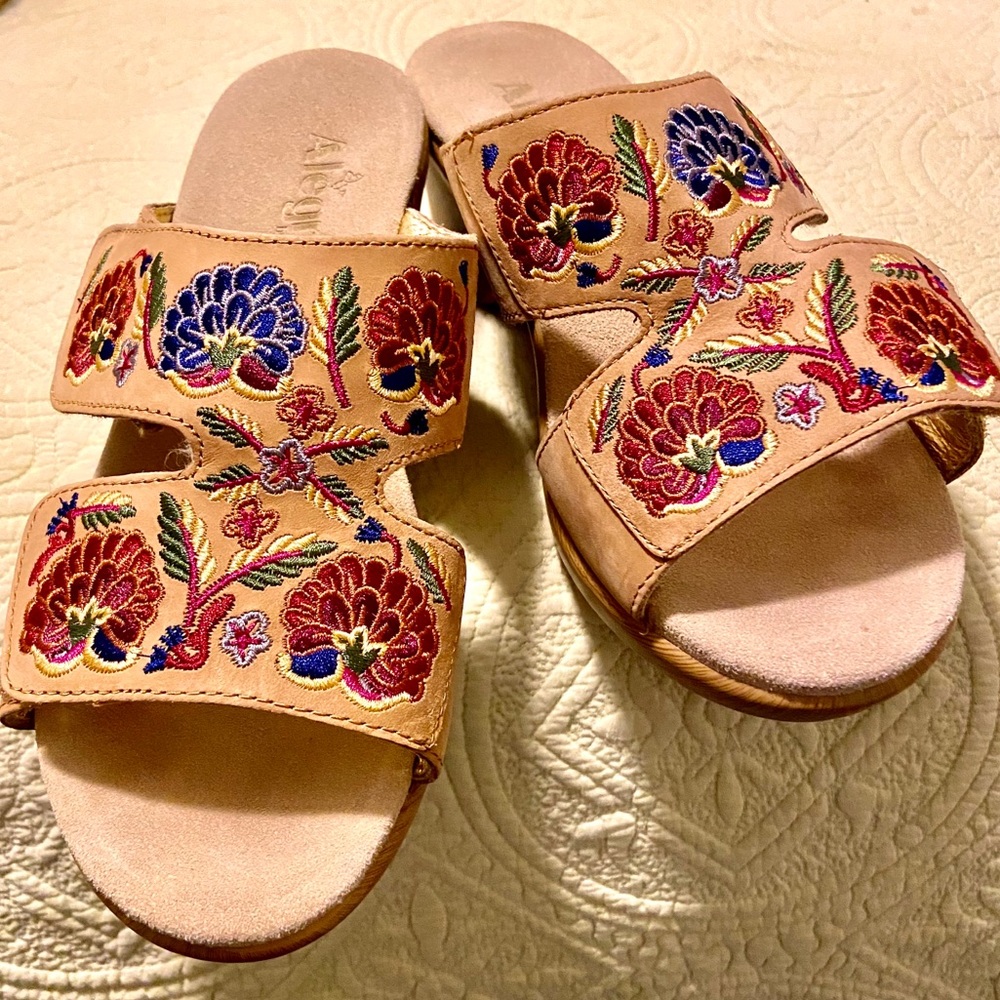 Algeria floral sandal wedge shoes NWT